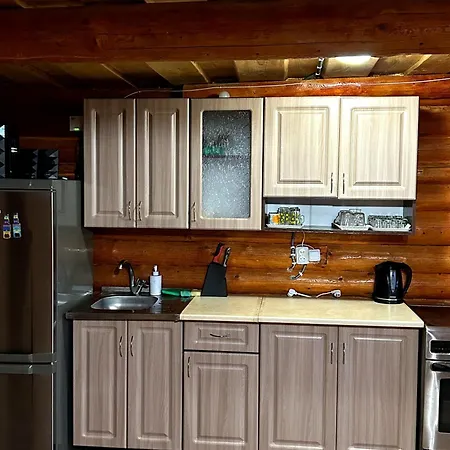 ярок на 10 осіб баня манга дрова входять у вартість також неподалік є чан Holiday home